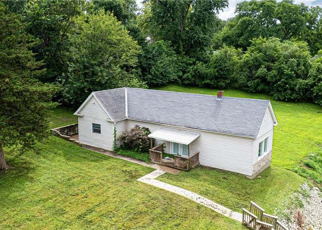 Property at 1828 Holman St, St Joseph, MO 64501, 2 beds, 1 bath