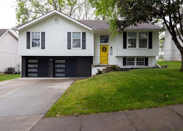 Property at 141 NW 100th Ter, Kansas City, MO 64155, 3 beds, 2 baths