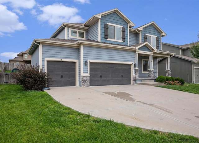 Property at 1532 SW Cross Creek Dr, Lee's Summit, MO 64082, 4 beds, 3.5 baths