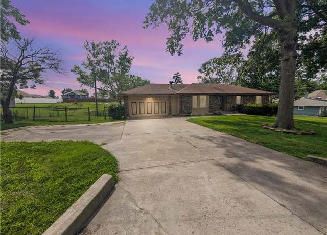 Property at 6710 Rickey Rd, Kansas City, MO 64133, 4 beds, 3 baths