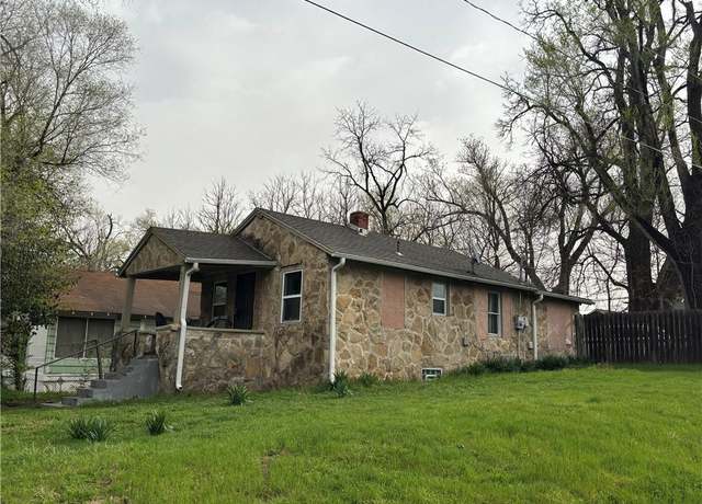 Property at 6941 Spruce Ave, Kansas City, MO 64132, 2 beds, 1 bath
