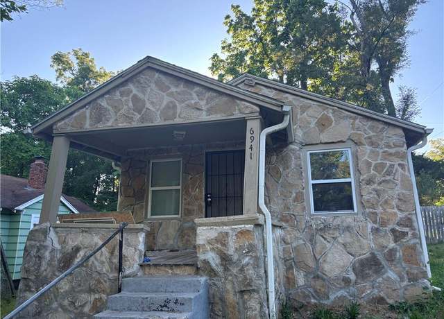 Property at 6941 Spruce Ave, Kansas City, MO 64132, 2 beds, 1 bath