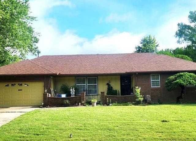 Property at 515 Pearl St, Pittsburg, KS 66762, 4 beds, 3 baths