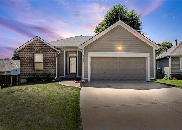 Property at 12324 S Clinton St, Olathe, KS 66061, 4 beds, 4 baths