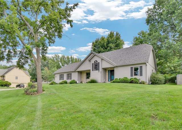 Property at 2501 NW Shady Bend Ln, Lee's Summit, MO 64081, 3 beds, 3.5 baths