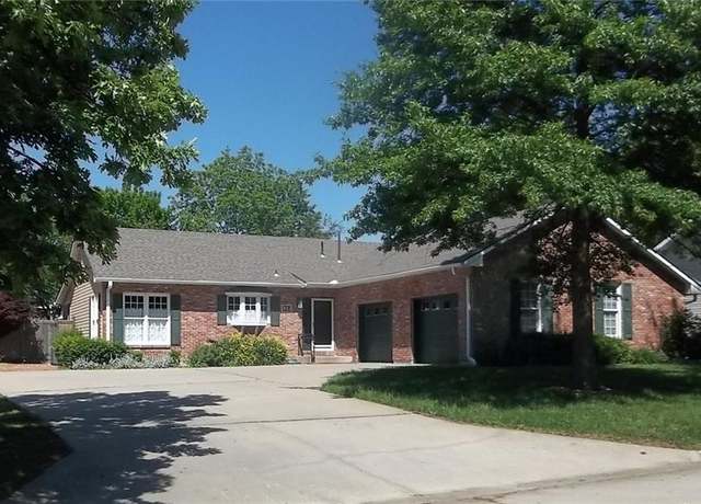 Property at 921 S Denman St, Chanute, KS 66720, 5 beds, 3 baths