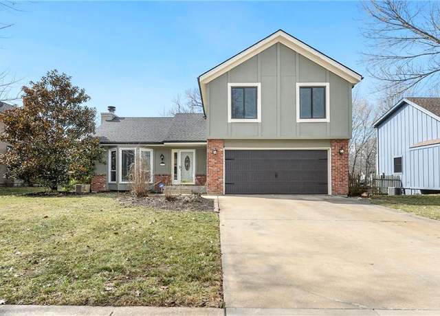 Property at 14732 S Summertree Ln, Olathe, KS 66062, 3 beds, 2.5 baths