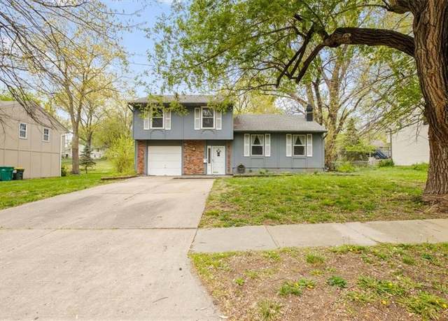 Property at 8722 Foster Ln, Overland Park, KS 66212, 3 beds, 2 baths