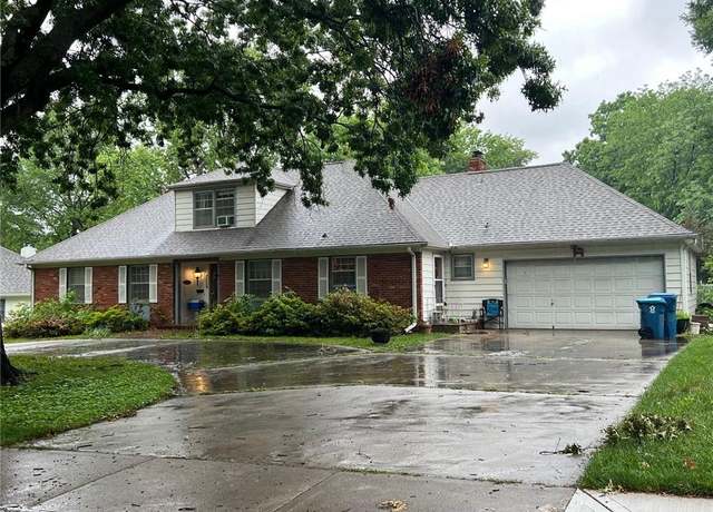 Property at 4705 W 81st St, Prairie Village, KS 66208, 6 beds, 3.5 baths