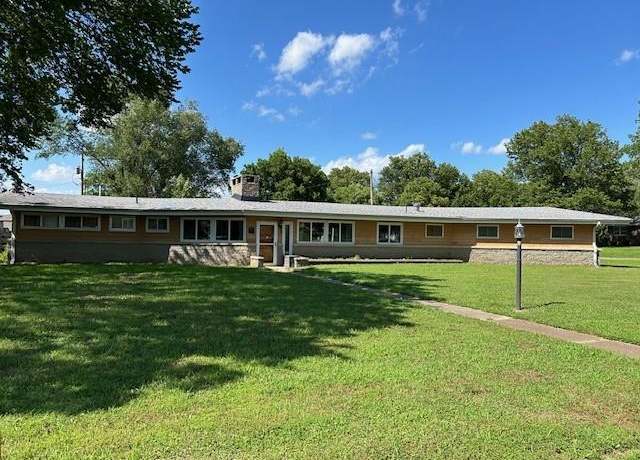 Property at 303 Highland Dr, Parsons, KS 67357, 3 beds, 2 baths