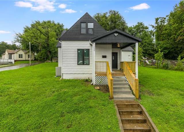 Property at 1620 Buchanan Ave, St Joseph, MO 64501, 5 beds, 2 baths