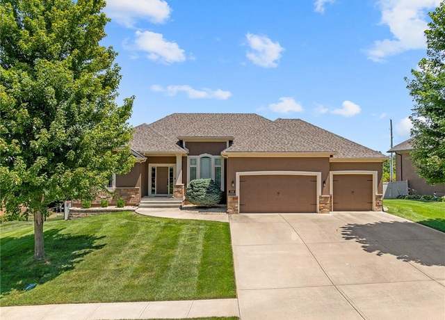 Property at 2118 SE Hemlock Dr, Blue Springs, MO 64014, 4 beds, 3.5 baths