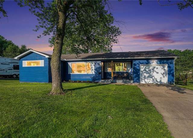Property at 624 S Locust St, Gardner, KS 66030, 3 beds, 2 baths