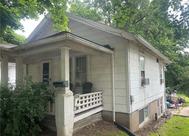 Property at 1337 S Osage Ave, Independence, MO 64055, 2 beds, 2 baths