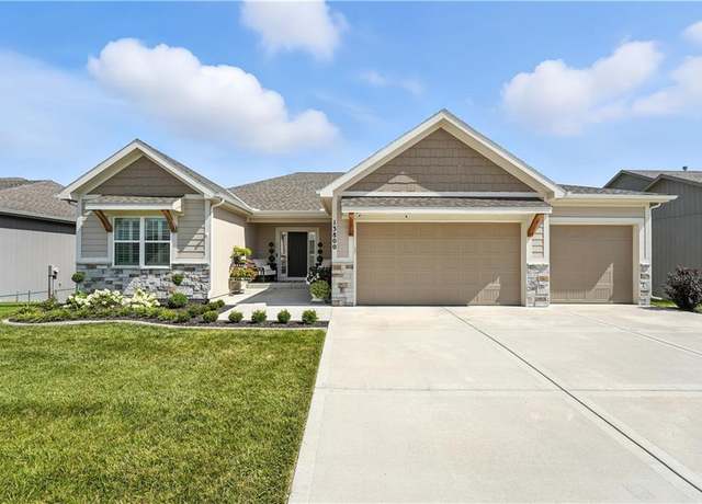 Property at 13800 NW 74th St, Parkville, MO 64152, 3 beds, 3 baths