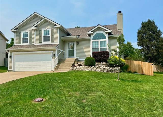 Property at 21322 W 52nd St, Shawnee, KS 66218, 4 beds, 3 baths