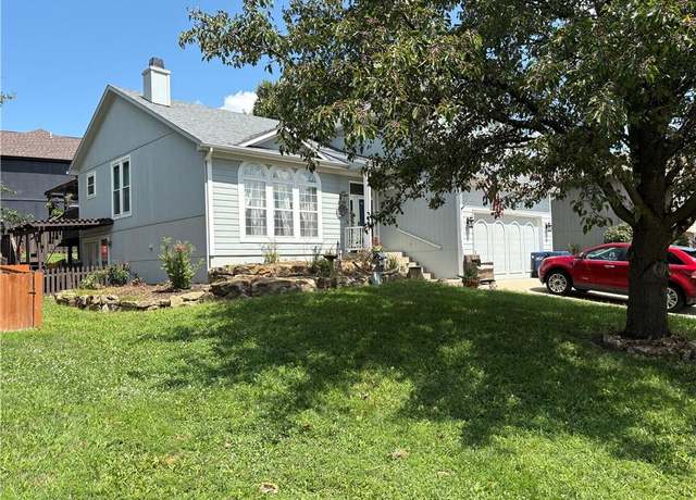 Property at 304 Killarney Ln, Smithville, MO 64089, 4 beds, 3 baths