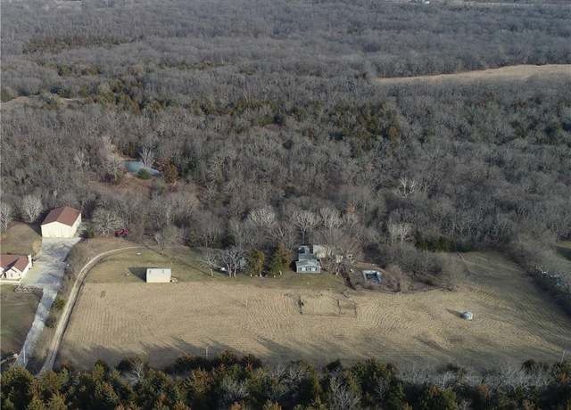 Property at 30405 Oak Grove Rd, Paola, KS 66071, 3 beds, 2 baths