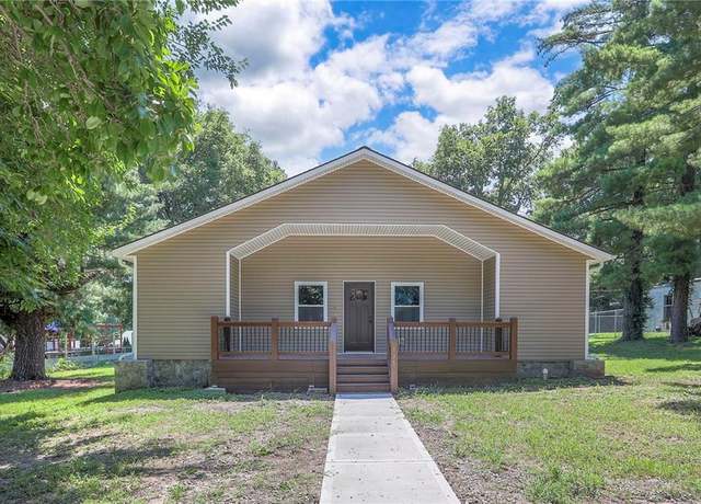Property at 735 E Devon St, Independence, MO 64055, 3 beds, 2 baths