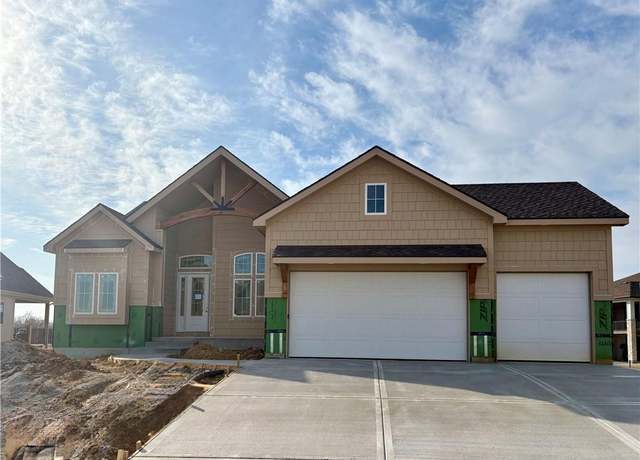 Property at 5134 NW Montebella Dr, Riverside, MO 64150, 4 beds, 3 baths