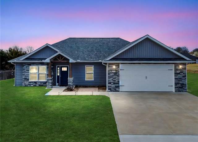Property at 148 SE 215 St, Warrensburg, MO 64093, 3 beds, 2 baths