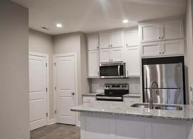 Property at 31764 W 83rd Cir, De Soto, KS 66018, 2 beds, 1.5 baths