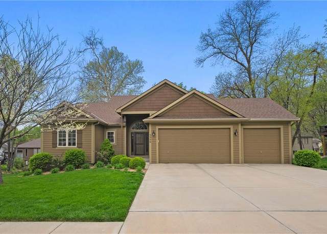 Property at 5246 N Walnut St, Kansas City, MO 64118, 4 beds, 3 baths