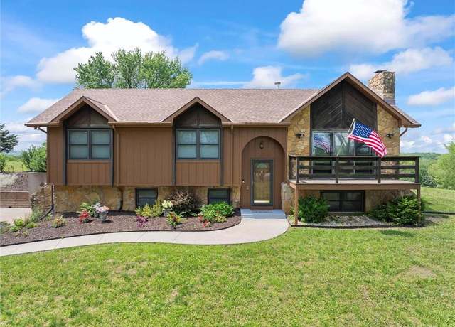 Property at 6880 SE US 40 Hwy, Tecumseh, KS 66542, 3 beds, 3 baths