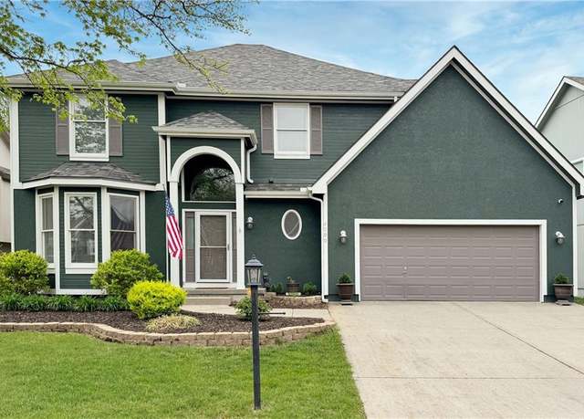 Property at 4200 Grand Ave, Leavenworth, KS 66048, 4 beds, 2.5 baths