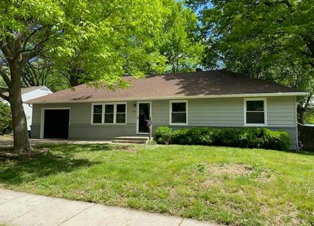 Property at 313 NE Corder St, Lee's Summit, MO 64063, 4 beds, 2.5 baths