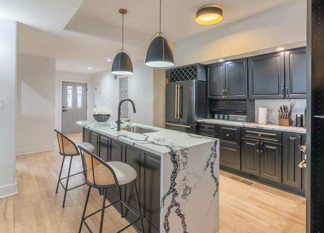 Property at 3412 Locust St, Kansas City, MO 64109, 4 beds, 3.5 baths