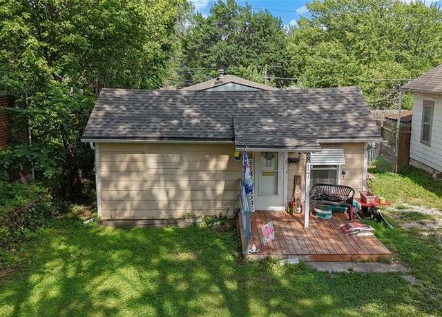 Property at 817 S Hardy Ave, Independence, MO 64053, 2 beds, 1 bath