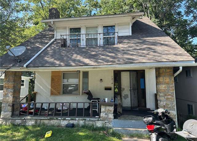 Property at 1814 E 48th St, Kansas City, MO 64130, 3 beds, 1 bath
