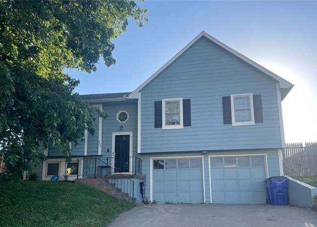 Property at 864 S 9th St, Edwardsville, KS 66111, 3 beds, 2.5 baths