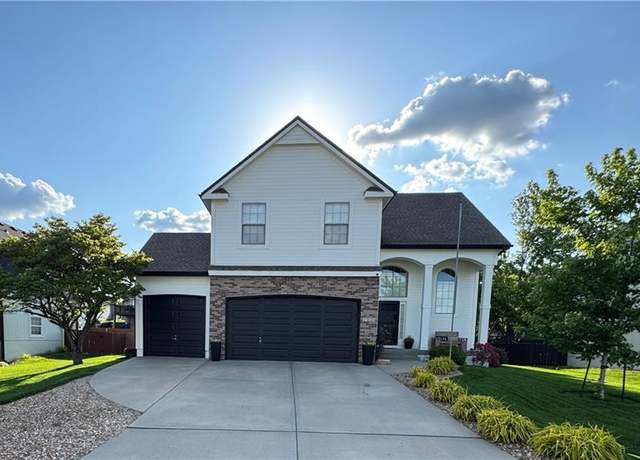Property at 2309 NE 23rd St, Blue Springs, MO 64029, 4 beds, 3.5 baths