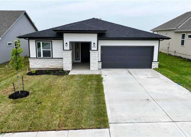 Property at 1716 NW 104th Ter, Kansas City, MO 64155, 3 beds, 2.5 baths