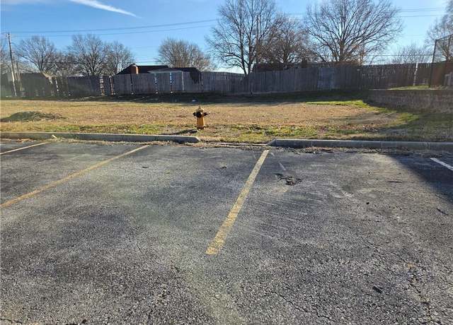 Property at 4220 S Hocker Dr, Independence, MO 64055