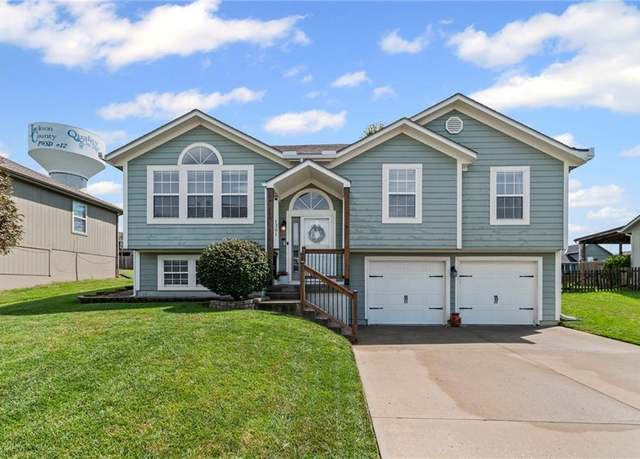 Property at 1301 Aspen Dr, Greenwood, MO 64034, 3 beds, 2.5 baths
