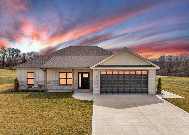 Property at 44 SW 160 St, Warrensburg, MO 64093, 3 beds, 2.5 baths