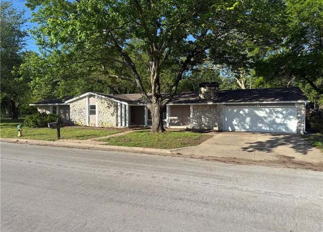 Property at 2409 Edgevale Dr, Coffeyville, KS 67337, 4 beds, 3.5 baths