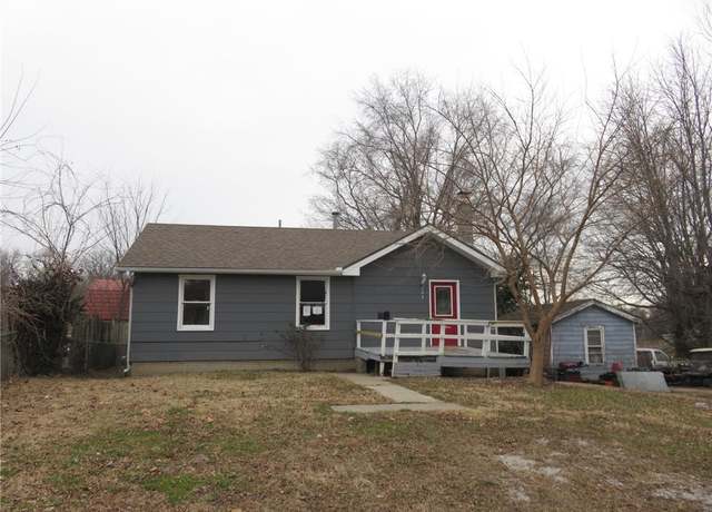 Property at 404 S 24th St, Lexington, MO 64067, 2 beds, 2 baths