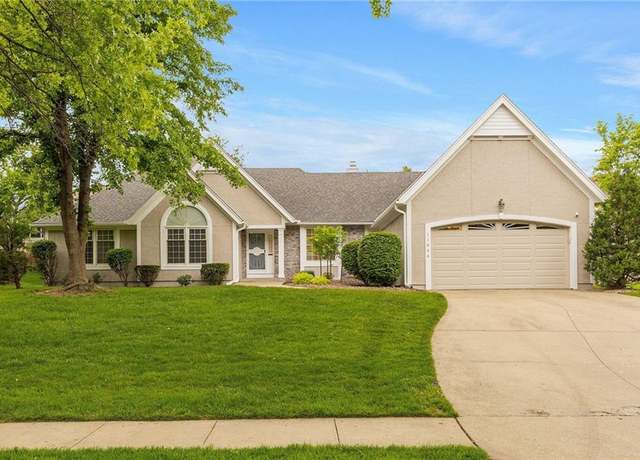 Property at 11804 Summit St, Kansas City, MO 64114, 3 beds, 2.5 baths