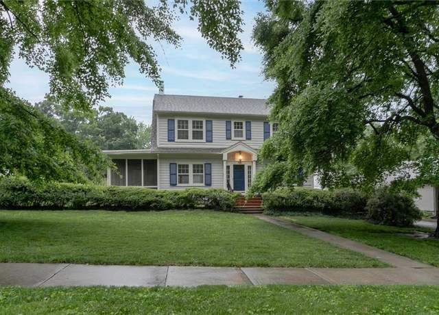 Property at 108 SW Madison St, Lee's Summit, MO 64063, 3 beds, 1.5 baths
