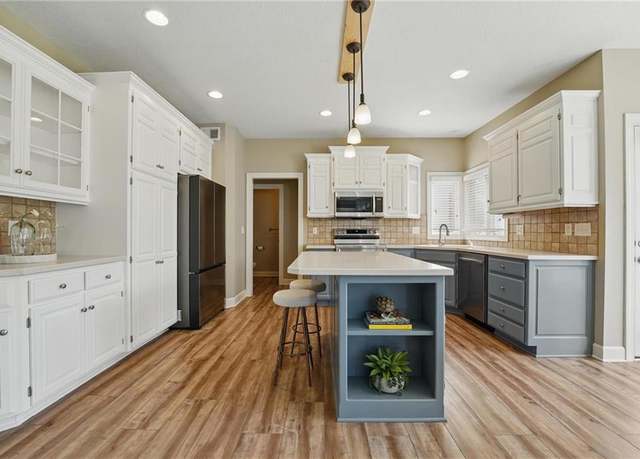 Property at 4904 W 162nd St, Overland Park, KS 66085, 4 beds, 4 baths