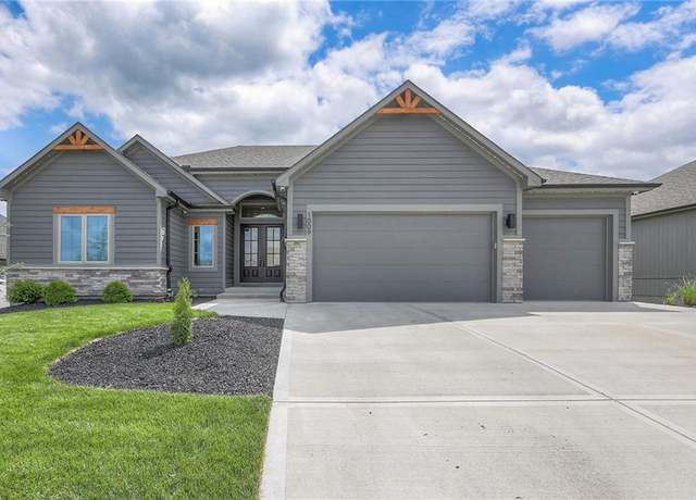 Property at 1009 Old Hickory Rd, Greenwood, MO 64034, 4 beds, 4 baths
