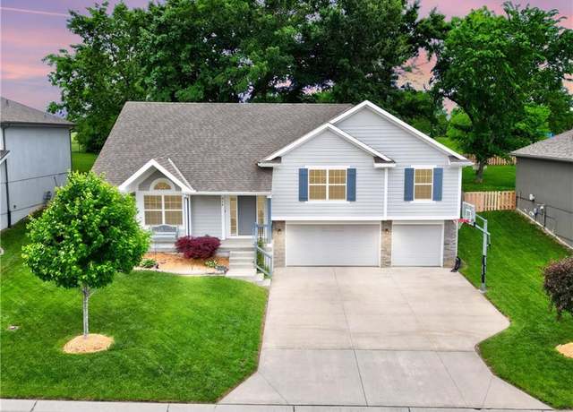 Property at 916 SE Forest Ridge Ct, Blue Springs, MO 64014, 4 beds, 2.5 baths