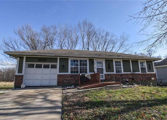 Property at 1407 SE Hillside Dr, Oak Grove, MO 64075, 3 beds, 1 bath