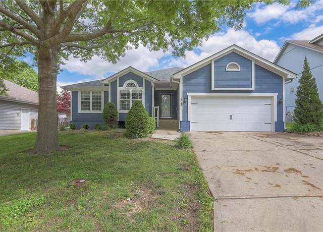 Property at 207 NE Eastwood Dr, Blue Springs, MO 64014, 5 beds, 3 baths