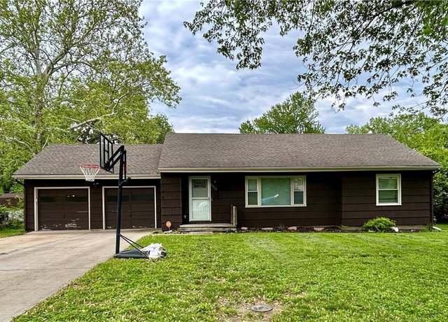 Property at 2413 Queen Ridge Dr, Independence, MO 64055, 3 beds, 1 bath
