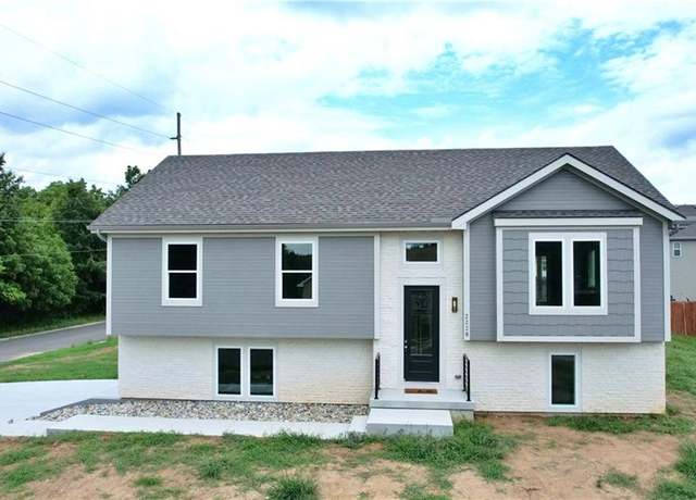 Property at 2228 Corbin Ct, Excelsior Springs, MO 64024, 4 beds, 3 baths